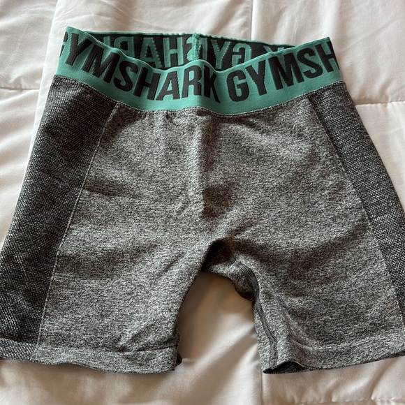 Gymshark shorts. Good condition, only worn twice. - Picture 2 of 4